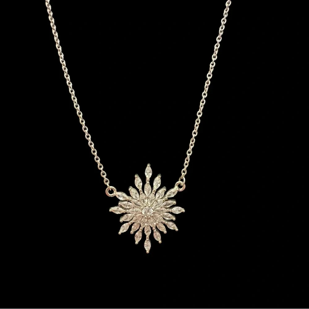 Snowflake design necklace 925 SS with CZ’s